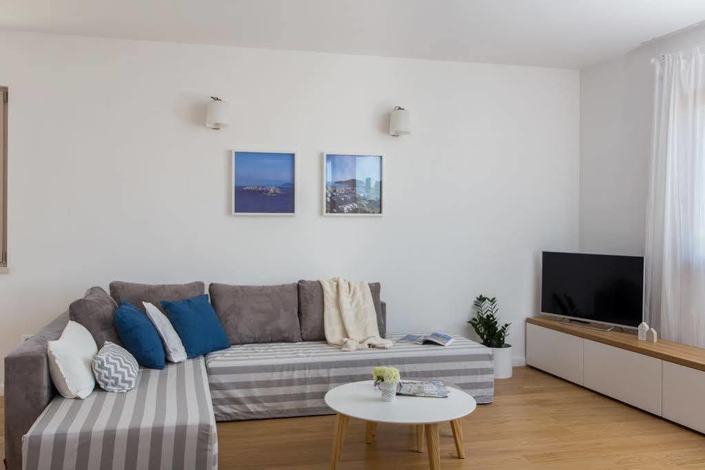 App Karmen With Free Parkig Apartment Porec Exterior photo